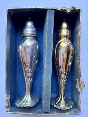 Vintage StanHome Silver Plated Nouveau Style Salt And Pepper Shaker Silver